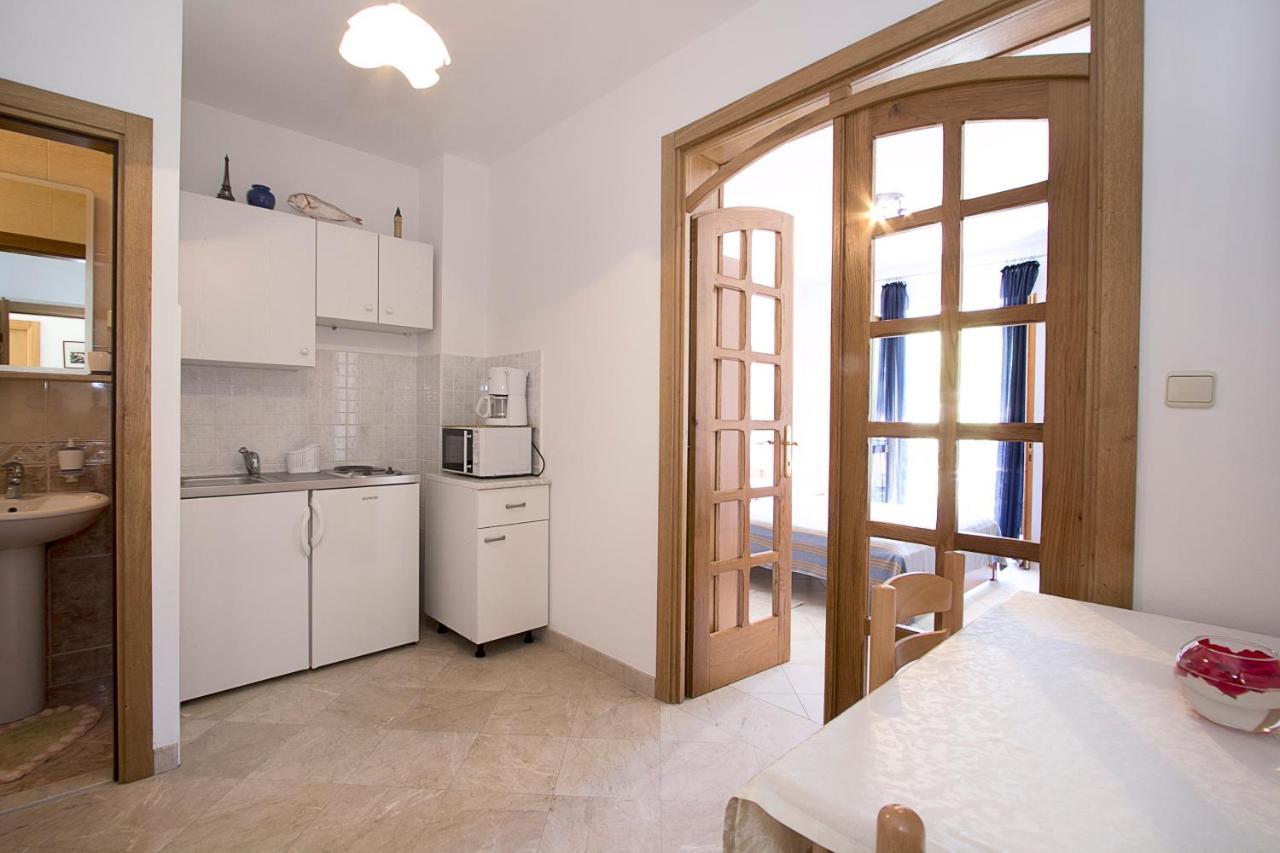 Nine Apartment *